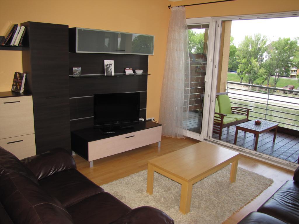 Dunalux Apartman Győr Rom bilde