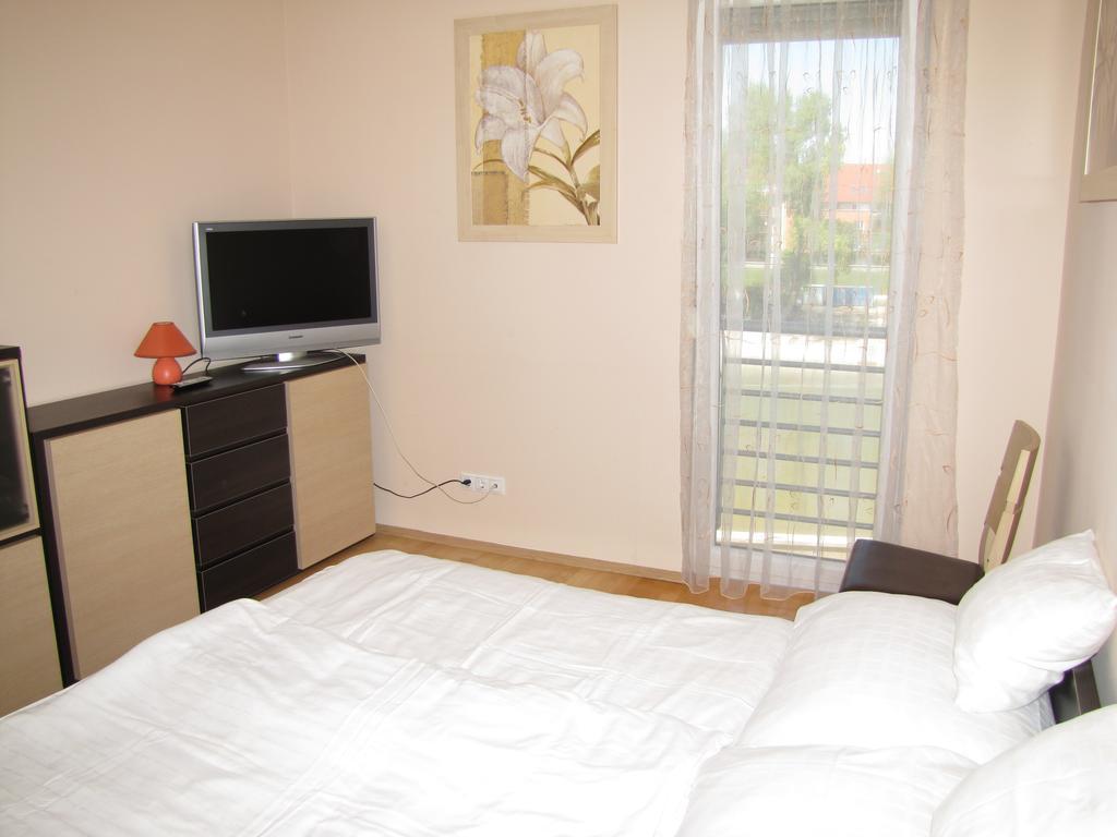 Dunalux Apartman Győr Rom bilde
