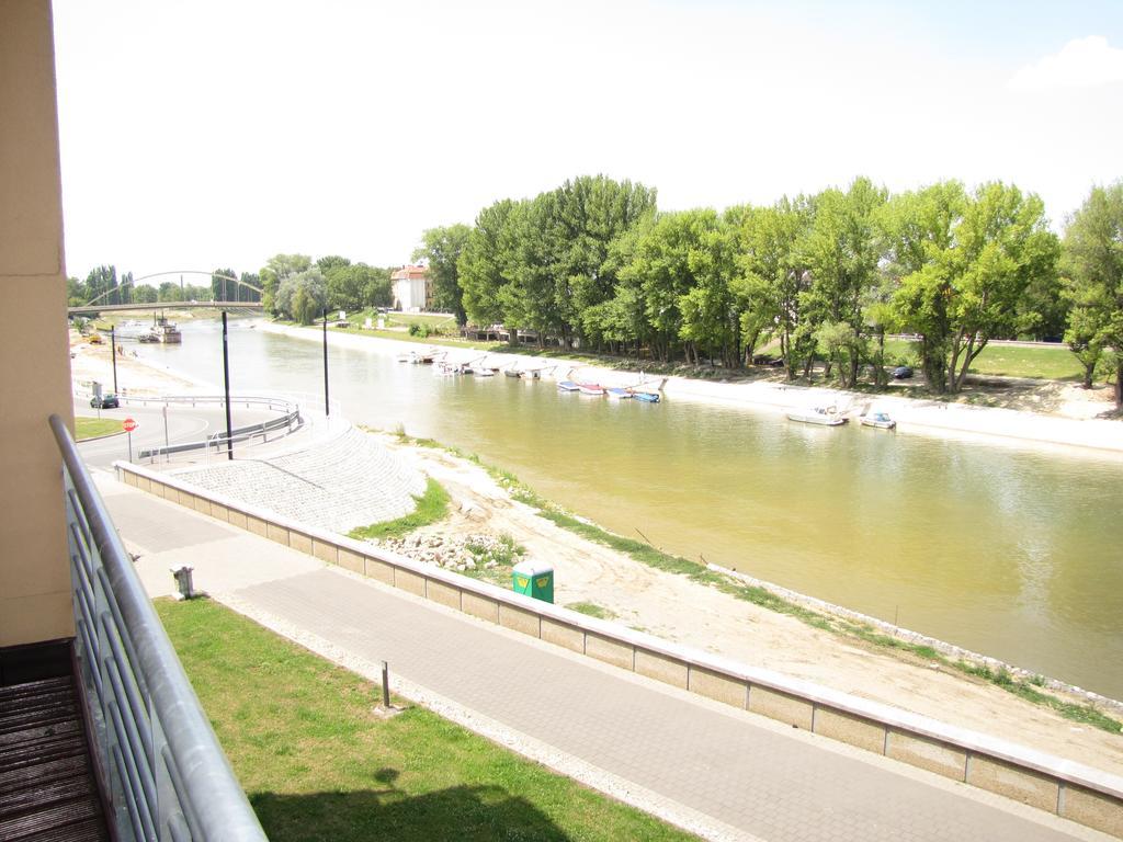 Dunalux Apartman Győr Rom bilde