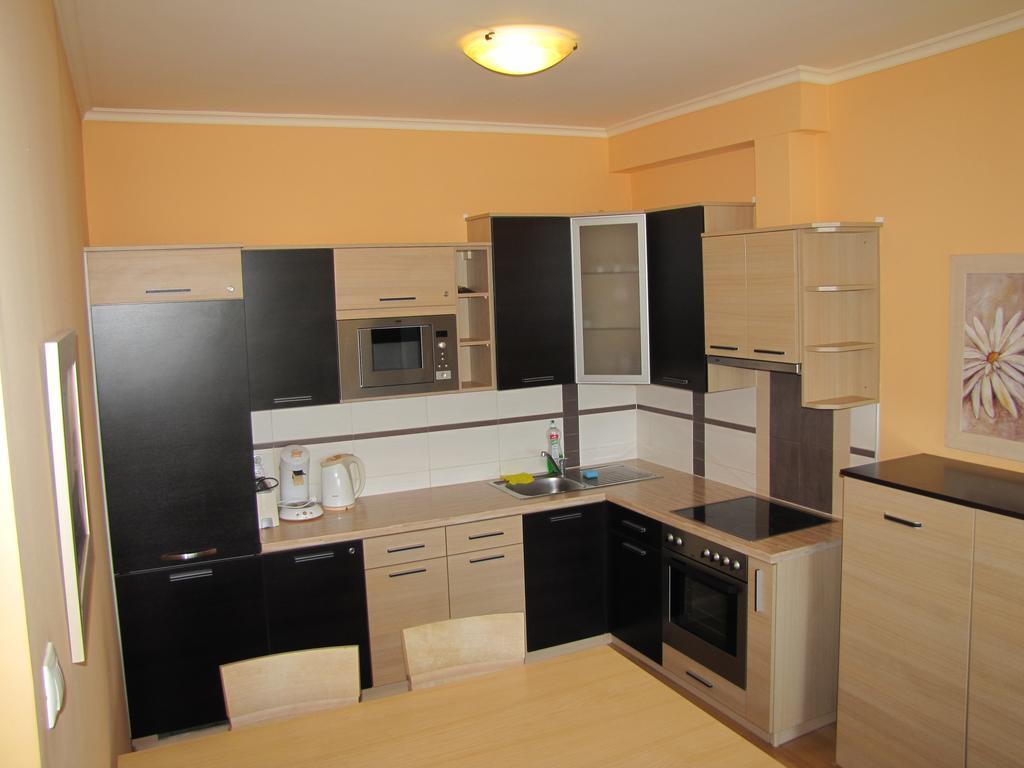Dunalux Apartman Győr Rom bilde