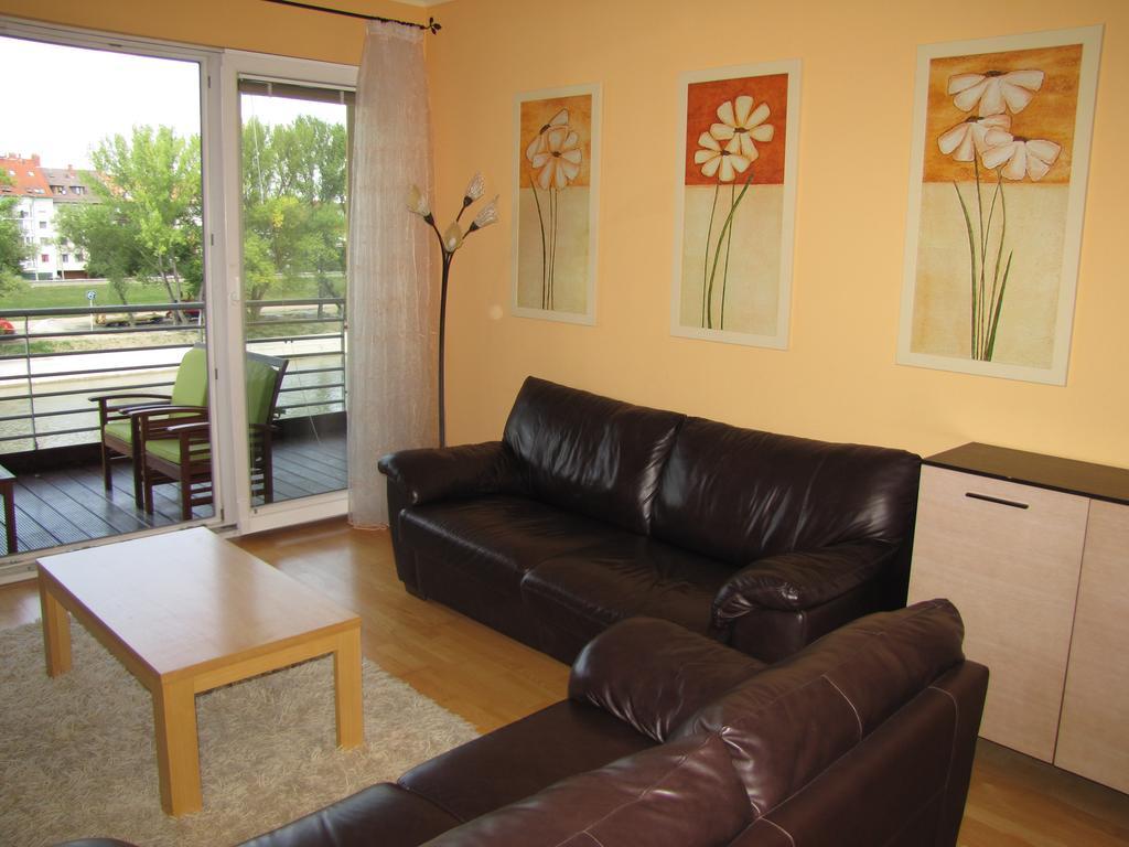 Dunalux Apartman Győr Rom bilde
