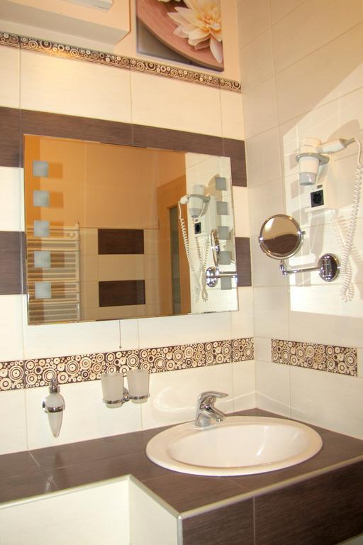 Dunalux Apartman Győr Rom bilde