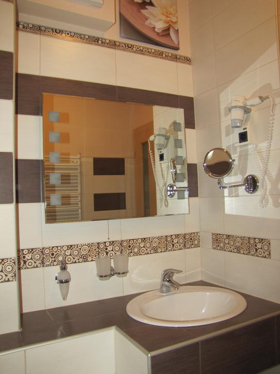 Dunalux Apartman Győr Rom bilde
